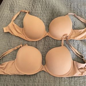 Victoria’s Secret t-shirt push up full coverage.